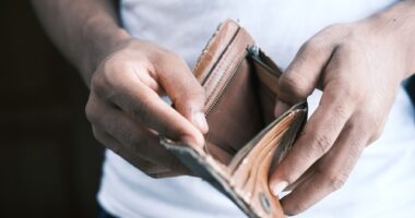 Which Planetary Doshas Cause Financial Struggles and How Can They Be Fixed?